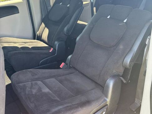 Used 2014 Dodge Grand Caravan SXT FWD image 19