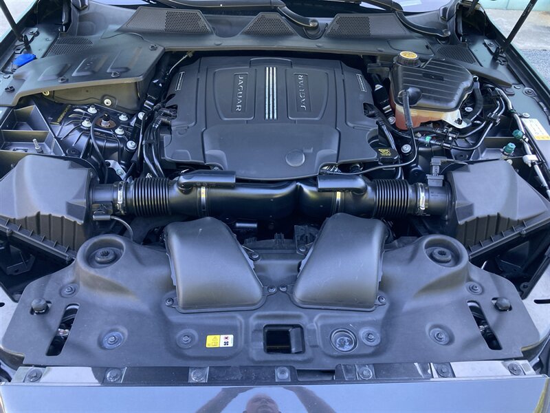 Used 2017 Jaguar XJ R-Sport RWD image 39