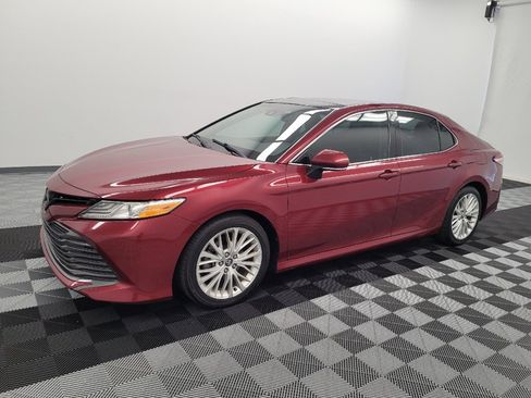 Used 2020 Toyota Camry XLE FWD image 2