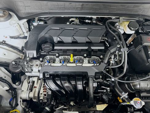 Used 2024 Hyundai Venue SEL image 32