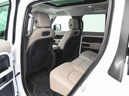 Used 2022 Land Rover Defender 110 SE AWD/4WD image 34