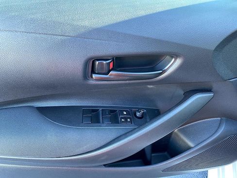 Certified 2025 Toyota Corolla LE image 9