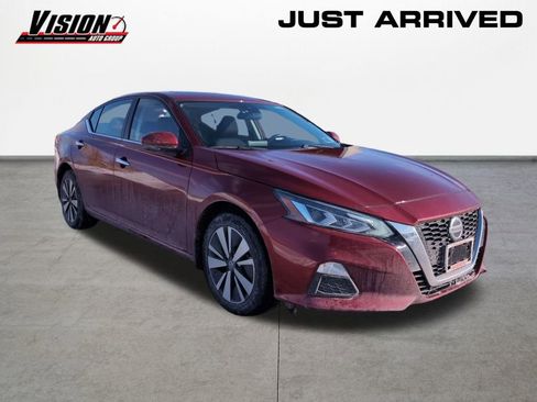 Certified 2022 Nissan Altima 2.5 SV w/ SV Premium Package image 3