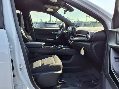 Used 2026 Chevrolet Equinox LT FWD image 19