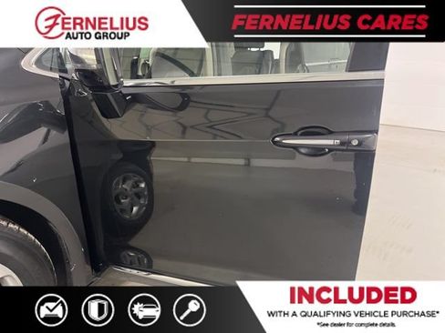 Used 2023 Chrysler Pacifica Limited FWD image 12
