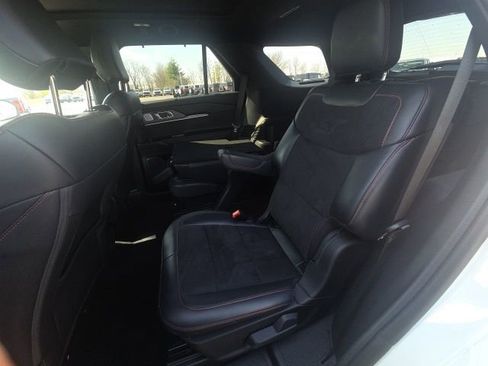 Used 2025 Ford Explorer ST AWD/4WD image 18