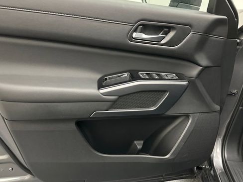 New 2026 Nissan Pathfinder SL image 12