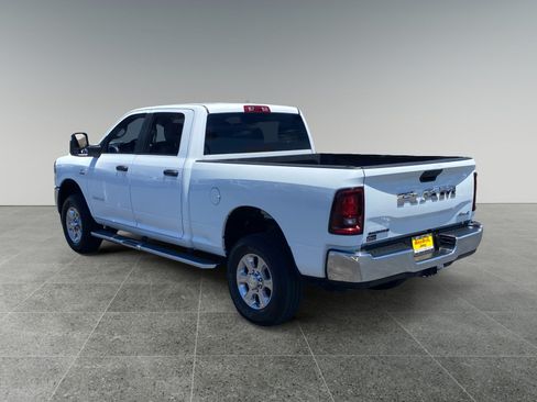 Used 2025 RAM 2500 Big Horn AWD/4WD image 3