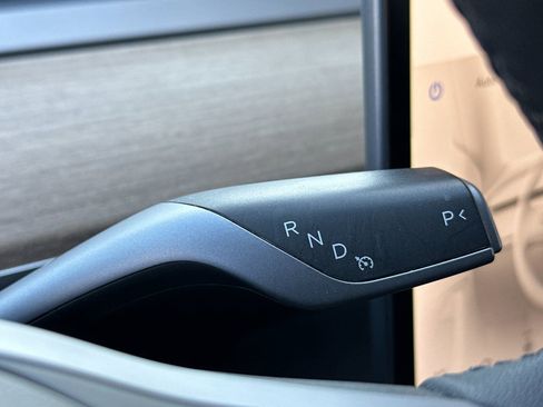 Used 2022 Tesla Model Y Long Range AWD/4WD image 21