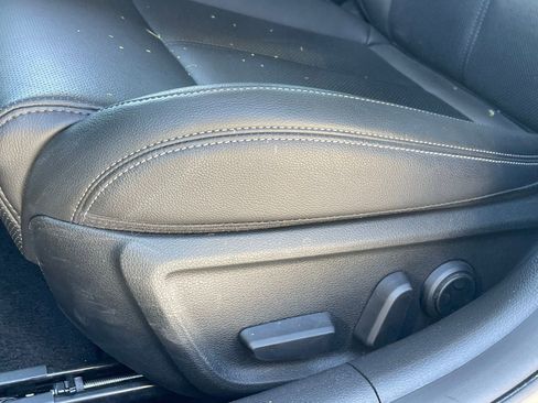 Used 2025 Genesis G70 2.5T image 5