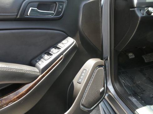 Used 2018 Chevrolet Tahoe LT w/ Luxury Package RWD image 16