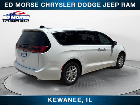 New 2027 Chrysler Pacifica Select w/ Family Tech Group FWD image 5