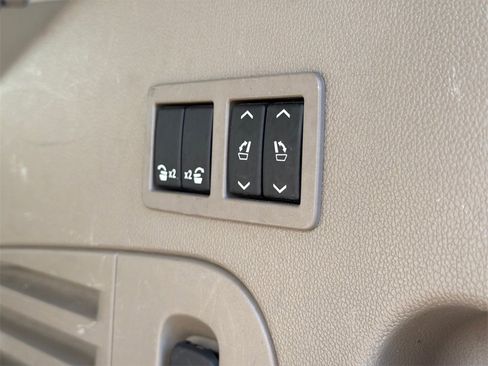 Used 2019 Chevrolet Tahoe LT w/ LT Signature Package image 12