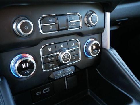 Used 2023 GMC Yukon SLE AWD/4WD image 25