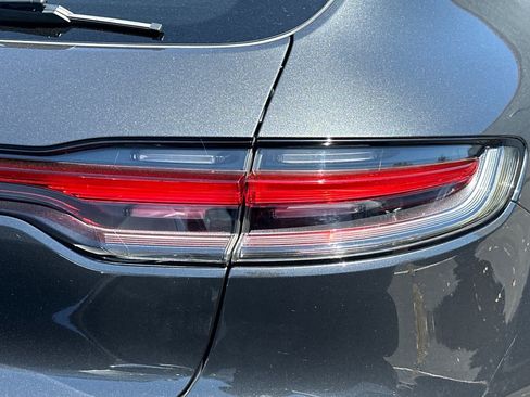 Used 2022 Porsche Macan AWD/4WD image 17