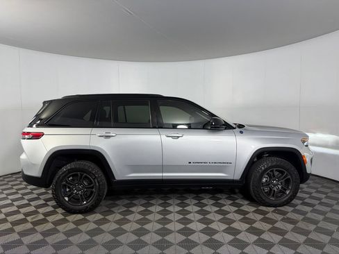 Used 2024 Jeep Grand Cherokee Trailhawk w/ Advanced Protech Group II AWD/4WD image 7