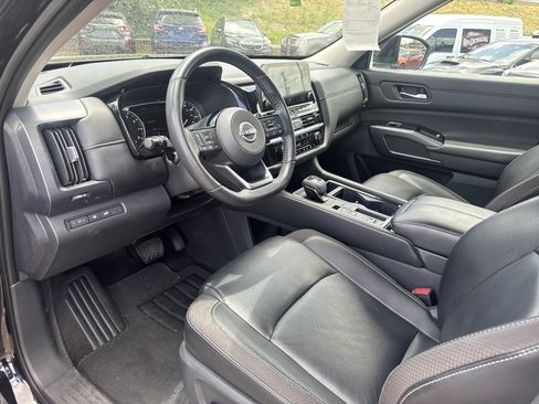 Used 2024 Nissan Pathfinder SL w/ Cargo Package FWD image 23