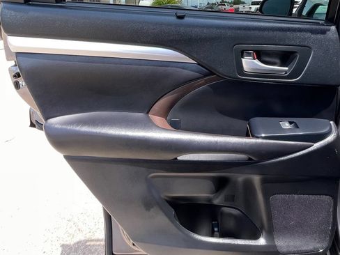 Used 2017 Toyota Highlander XLE FWD image 30