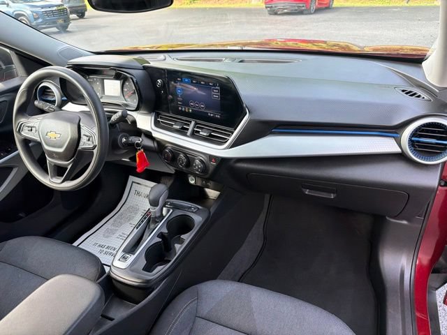 Used 2025 Chevrolet Trax LS FWD image 37