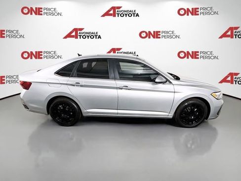 Used 2024 Volkswagen Jetta SE w/ Panoramic Sunroof Package FWD image 8