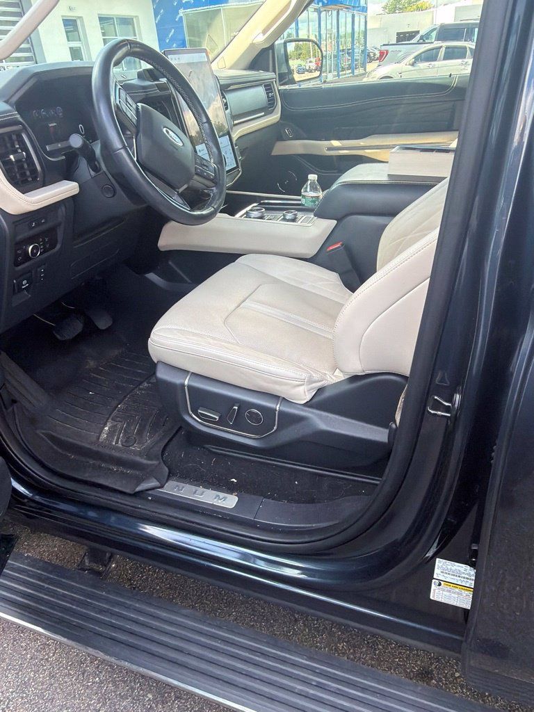 Used 2024 Ford Expedition Max Platinum AWD/4WD image 2