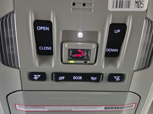 Used 2023 Toyota Highlander XLE AWD/4WD image 26
