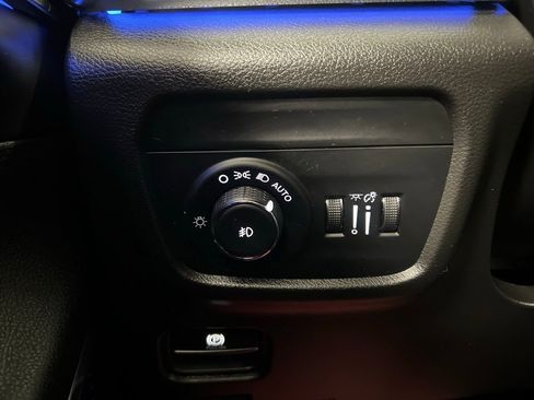 Used 2023 Jeep Grand Cherokee Overland AWD/4WD image 38