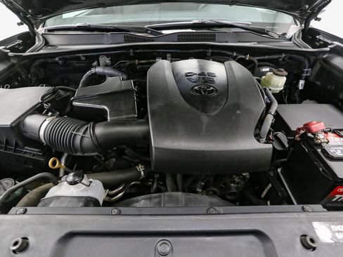 Used 2016 Toyota Tacoma TRD Off-Road image 14