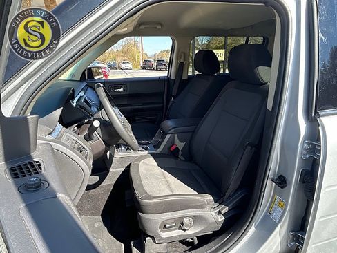 Used 2019 Ford Flex SE image 12