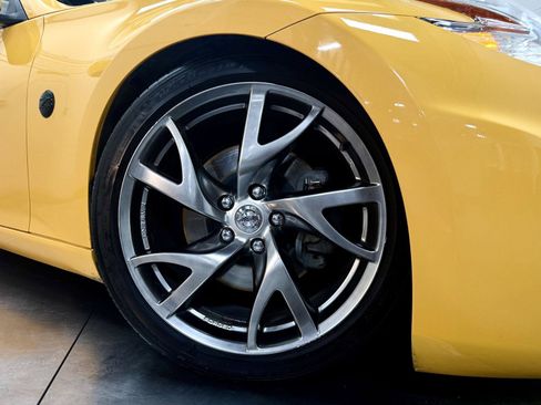Used 2017 Nissan 370Z Coupe RWD image 10