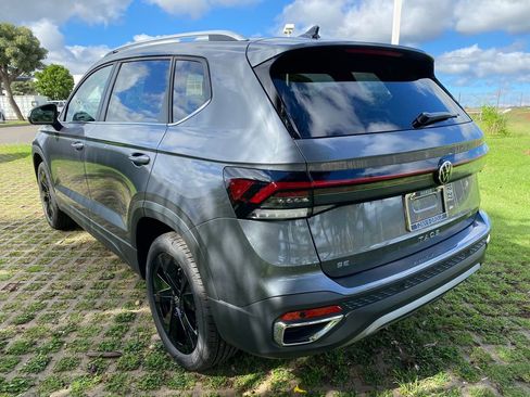 New 2026 Volkswagen Taos SE image 23