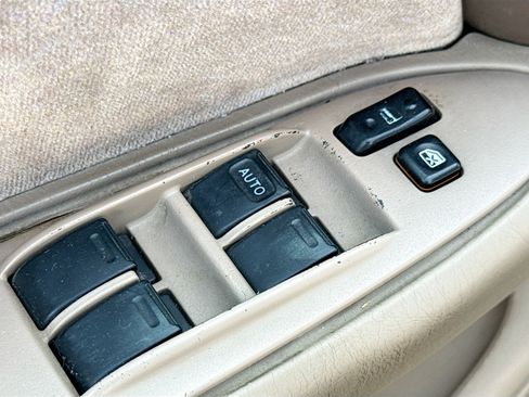 Used 1997 Toyota Camry LE image 7