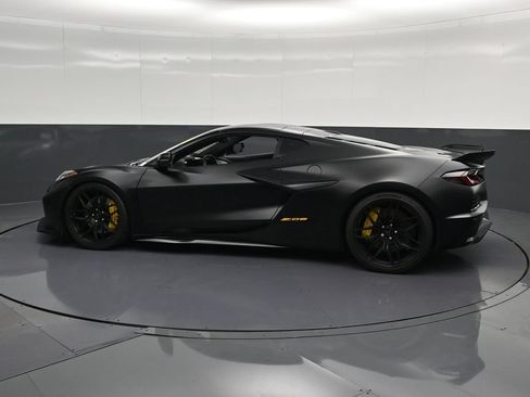 Used 2025 Chevrolet Corvette Z06 RWD image 8