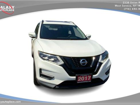 Used 2017 Nissan Rogue SV FWD image 3