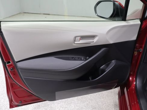 Used 2025 Toyota Corolla LE FWD image 13
