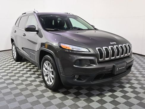 Used 2018 Jeep Cherokee Latitude Plus w/ Cold Weather Group image 9
