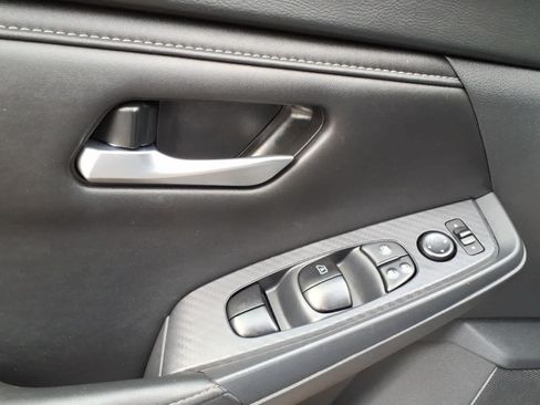 Used 2025 Nissan Sentra SV FWD image 13