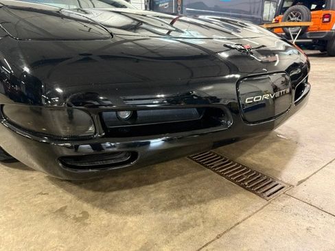 Used 2002 Chevrolet Corvette Convertible w/ Preferred Equipment Group2 RWD image 2