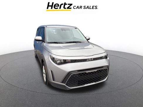 Used 2025 Kia Soul LX w/ LX Technology Package FWD image 1