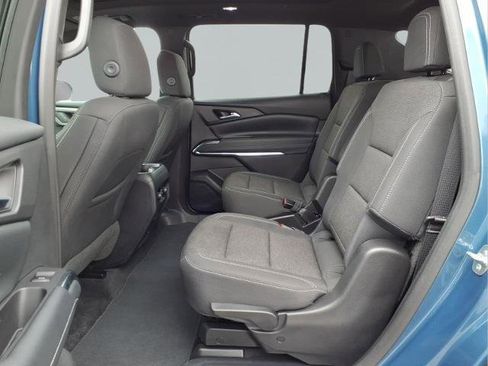 Used 2025 Chevrolet Traverse LT w/ Sun and Wheel Package image 21