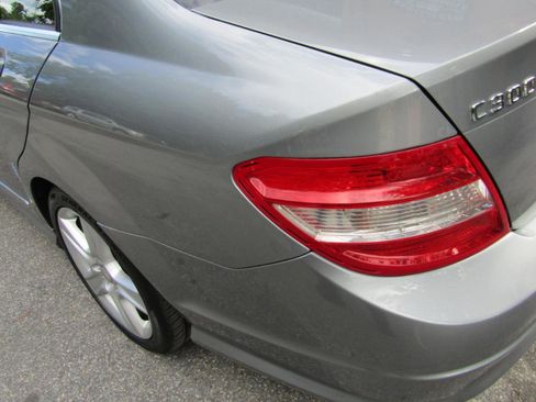 Used 2011 Mercedes-Benz C 300 4MATIC Sedan image 5