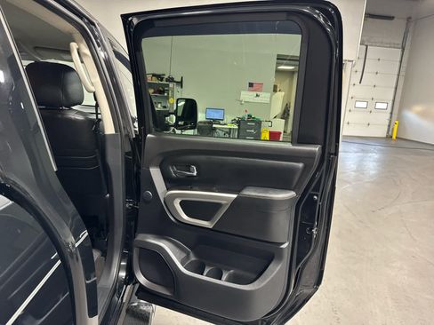 Used 2019 Nissan Titan SL w/ Off-Road Package image 25