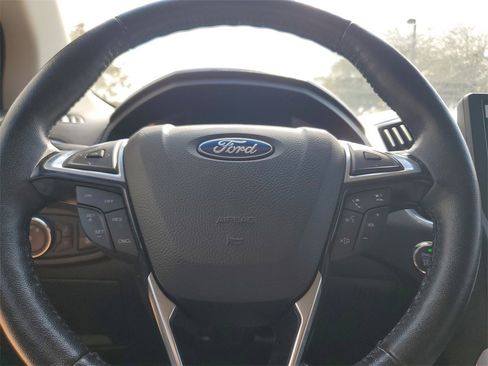 Used 2023 Ford Edge Titanium image 25