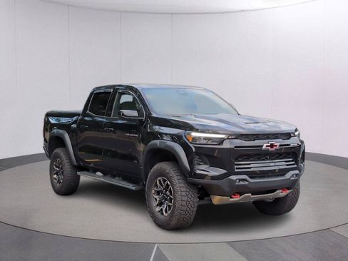 Used 2024 Chevrolet Colorado ZR2 w/ Technology Package AWD/4WD image 8
