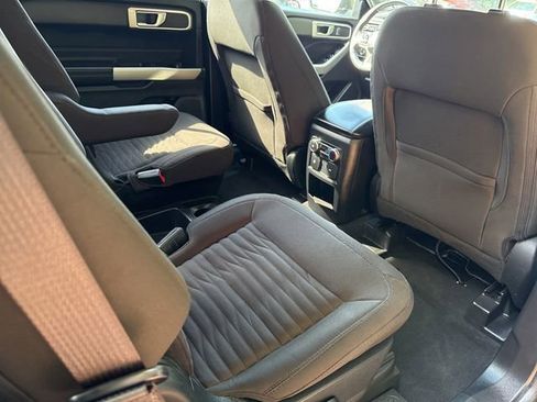 Used 2021 Ford Explorer XLT image 21