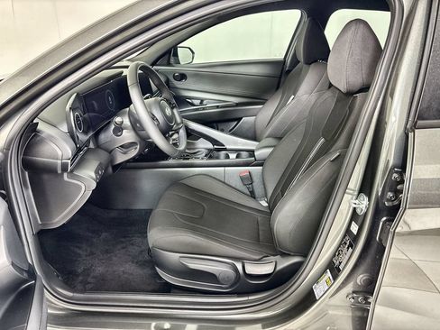 Certified 2025 Hyundai Elantra SEL FWD image 13