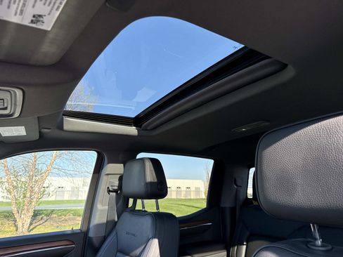 Used 2023 GMC Sierra 1500 Denali w/ Denali Reserve Package AWD/4WD image 3