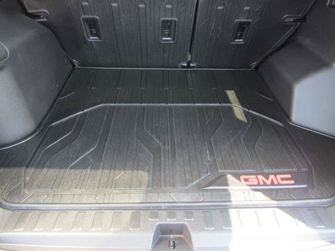 Used 2022 GMC Terrain SLT w/ LPO, Floor Liner Package AWD/4WD image 13