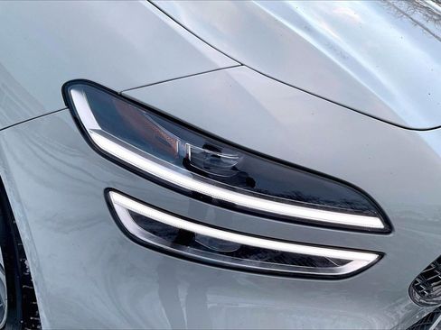 Used 2025 Genesis G70 2.5T w/ Sport Prestige Package image 31