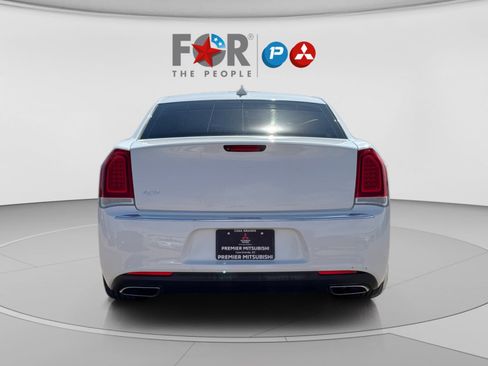 Used 2018 Chrysler 300 Limited image 4